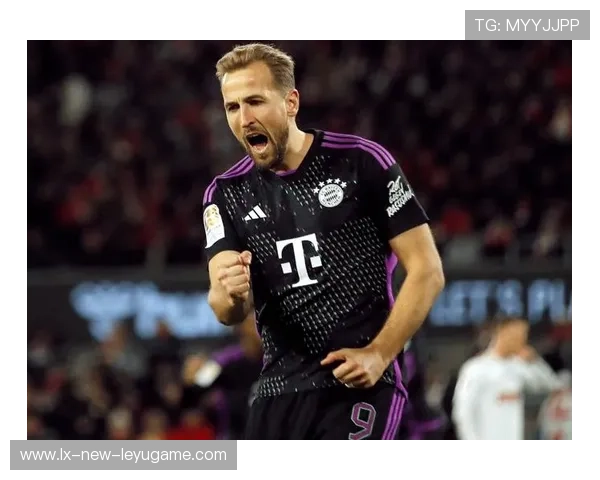 凯恩连续假动作挪出射门角度，拜仁前场掌声雷动